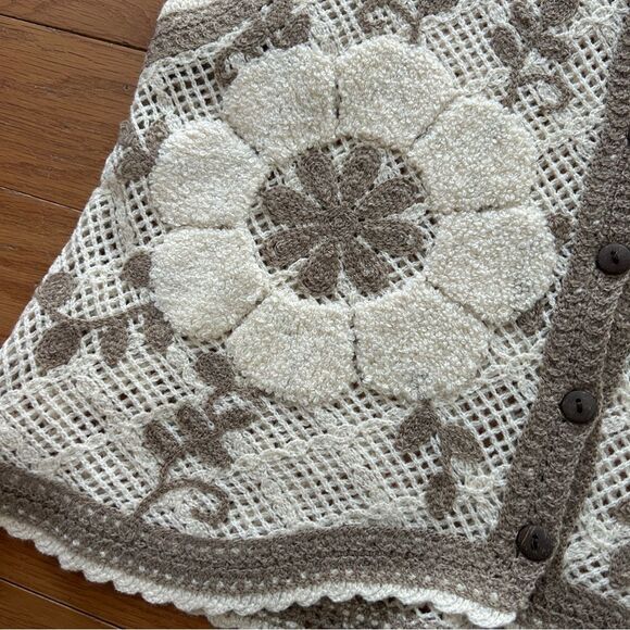 FORE Cream Embroided Floral Button Down Sweater Vest Cardigan Women’s Large - Picture 4 of 7